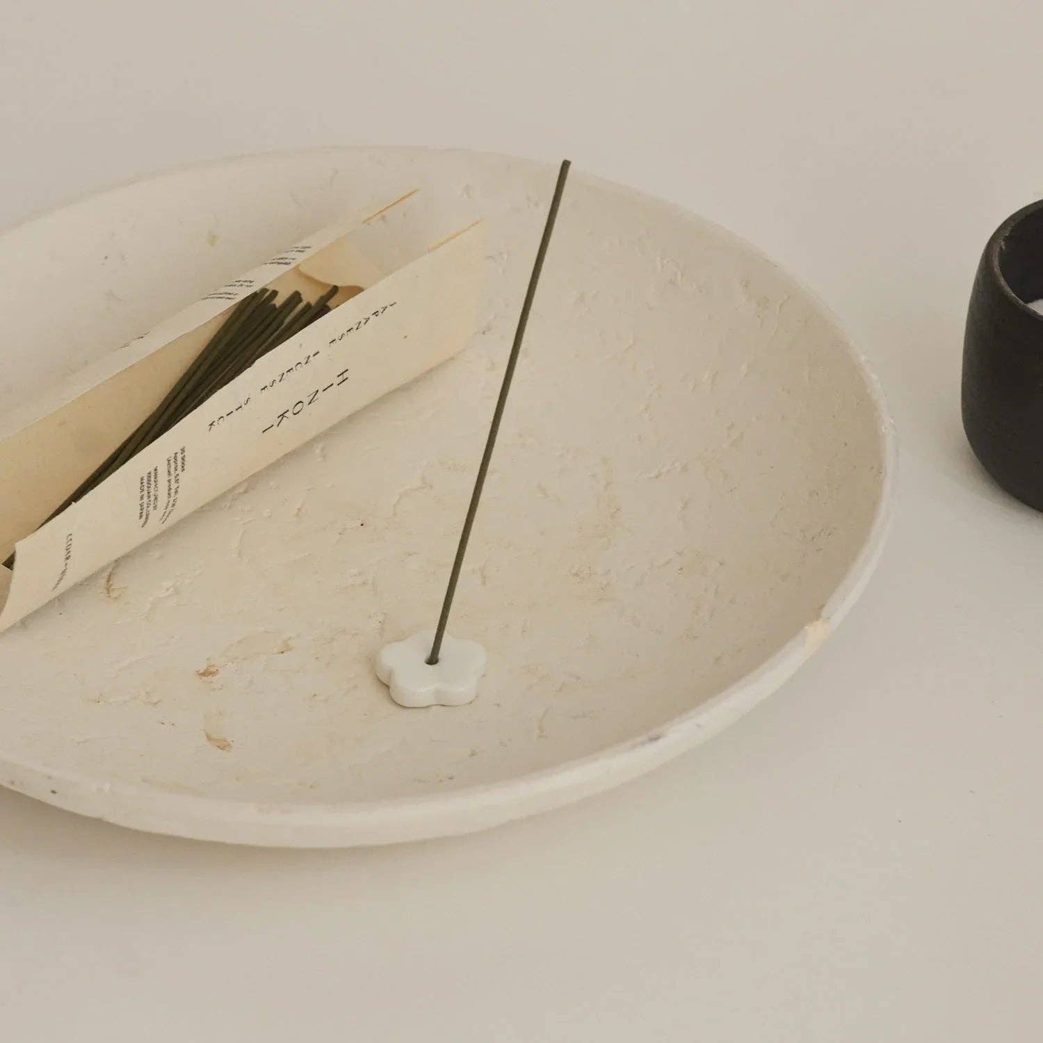 Hinoki Japanese Incense Stick Set β 30 Sticks with Ceramic Holder